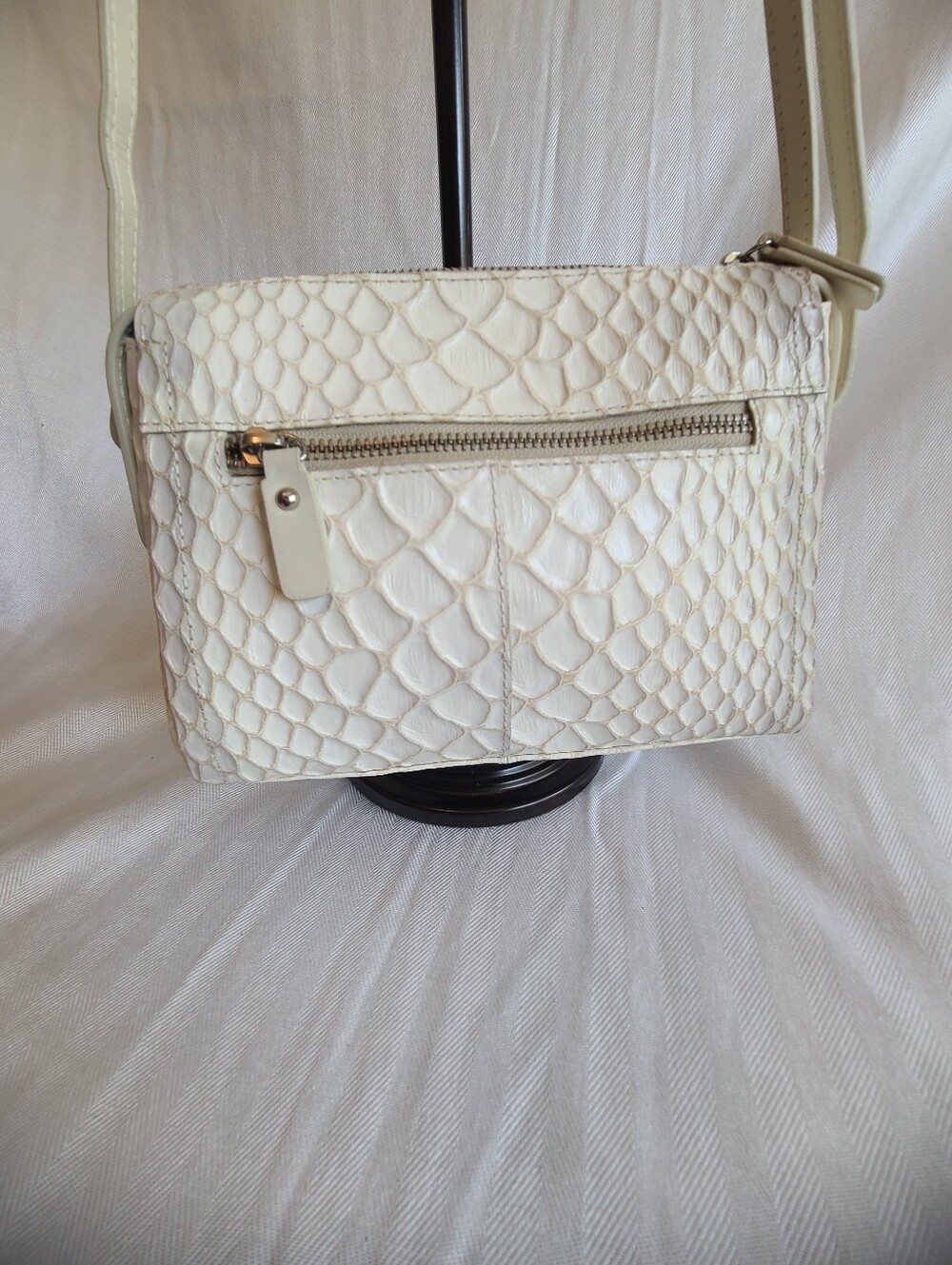Gianni Conti vintage crossbody bag is crafted from ivory snake-embossed leather